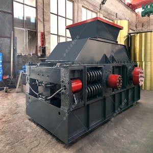 2PG1200x800型半自動(dòng)對(duì)輥破碎機(jī)發(fā)往廣東